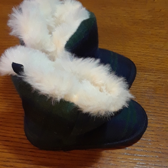 Size M baby plaid tartan fluffy booty slippers - Picture 7 of 15